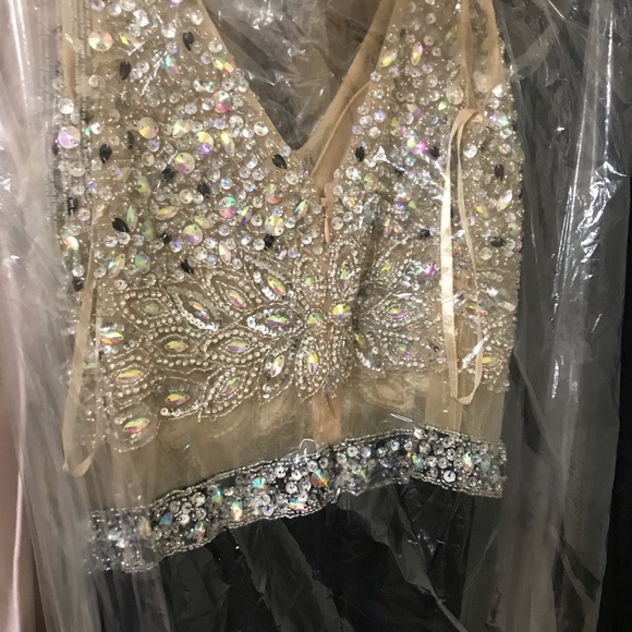 SMALL BLACK PROM DRESS - Picture 5 of 7